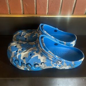 Crocs - cobalt camo
